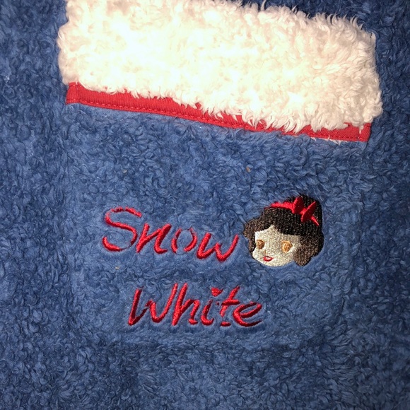 Snow White Plush Robe - Picture 7 of 8